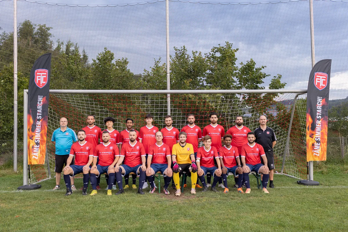 Man sieht die 1. Mannschaft des FC Turbenthal.